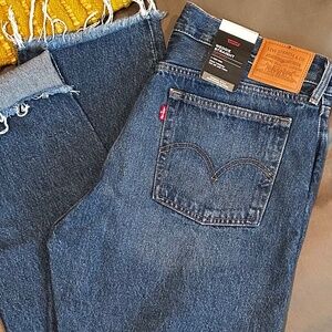 Levi’s Wedgie Straight Distressed Jeans dark